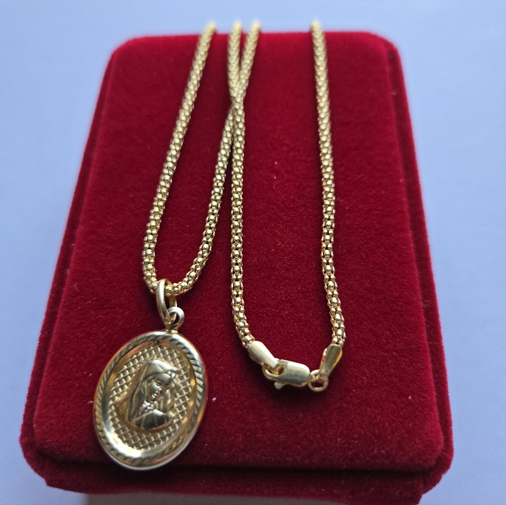 ❗️SOLD 18karats Real Gold Saudi Gold Elegant  Pendant Necklace